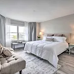Modern Atlantic City House Walk To Beach!
