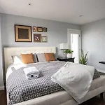 Modern Luxury Family Getaway Near Beach Casinos