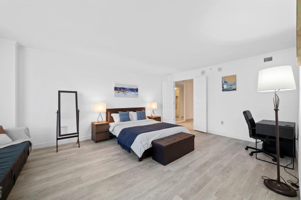 Two Modern On The Boardwalk By Cozysuites *