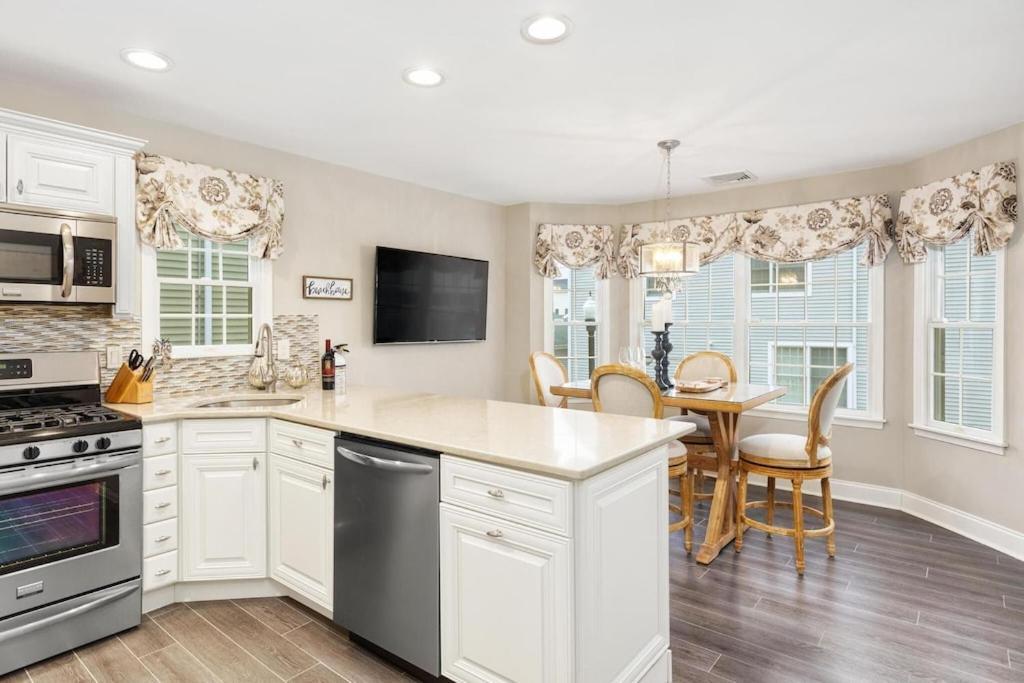 Balcony View, Updated Interior, Close To The Beach! Atlantic City