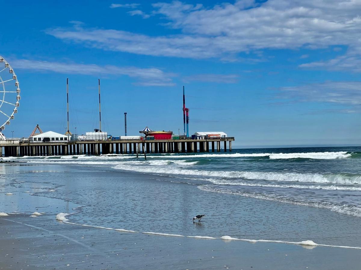 Holiday home 3 Bedrooms, Boardwalk Duplex Beachblock Home! Atlantic City