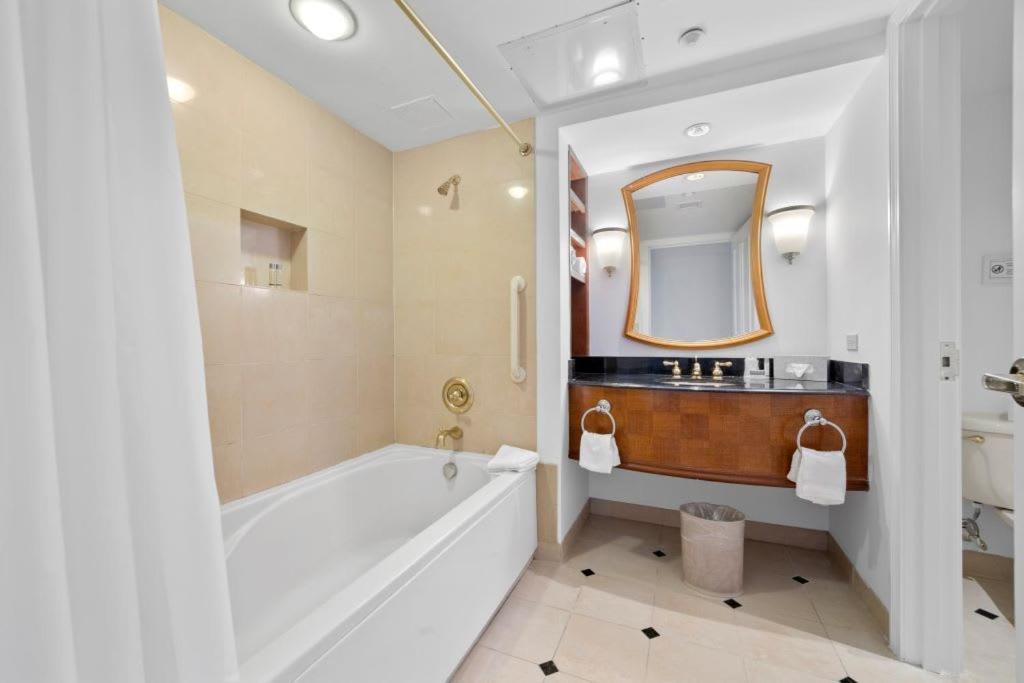 Cozysuites Two Bold Beachfront
