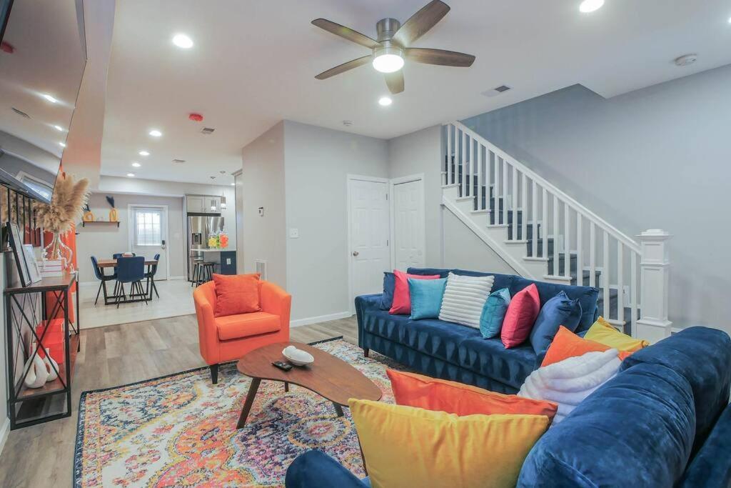 Vibrant Island - 3 Bedrooms And 2 Bathrooms