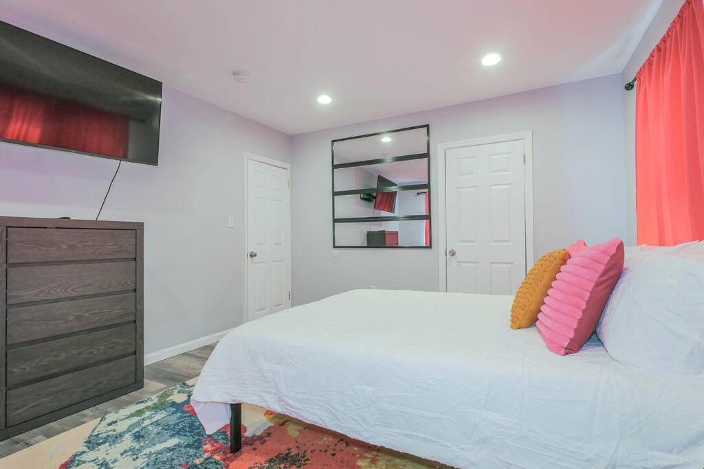 Vibrant Island - 3 Bedrooms And 2 Bathrooms