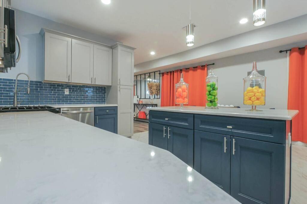 Vibrant Island - 3 Bedrooms And 2 Bathrooms *