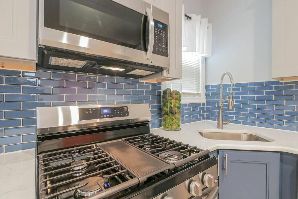 Vibrant Island - 3 Bedrooms And 2 Bathrooms