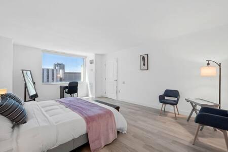 Cozysuites At Showboat Bold 2br 3ba Beachfront Apartment *