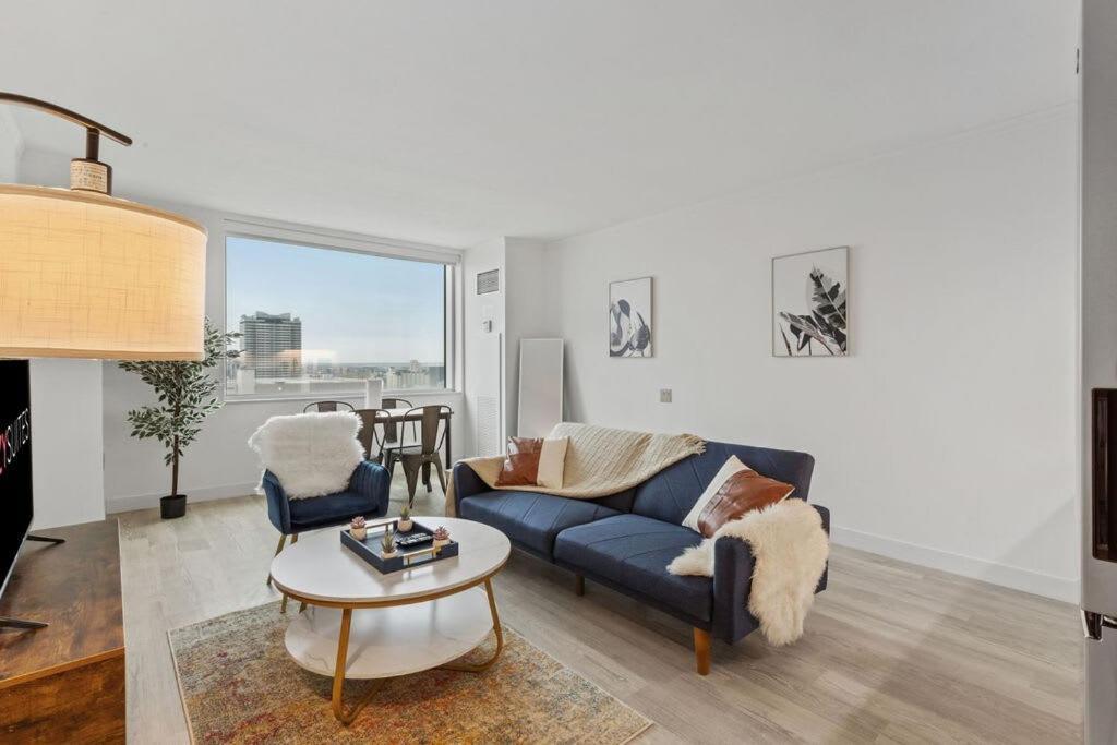 Sleep 6 Bold 1br 2ba Beachfront By Cozysuites Apartment *