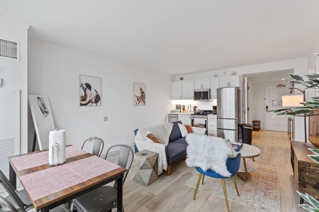 Apartment Sleep 6 Bold 1br 2ba Beachfront By Cozysuites *