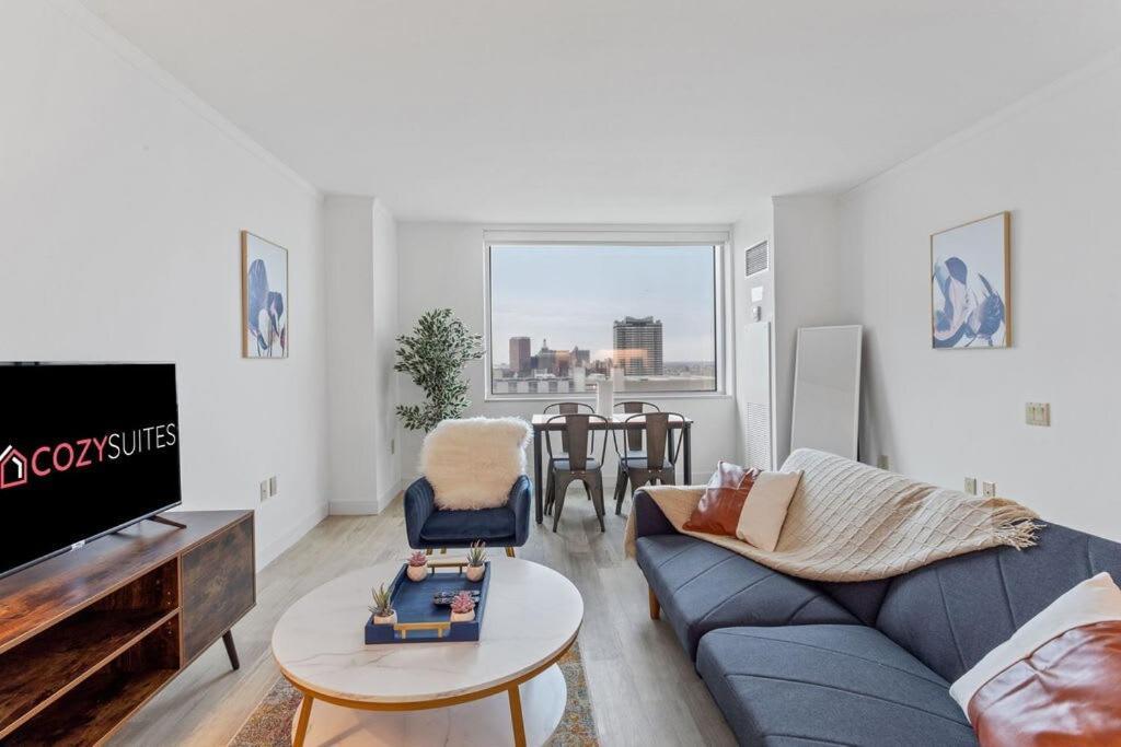 Sleep 6 Bold 1br 2ba Beachfront By Cozysuites Apartment