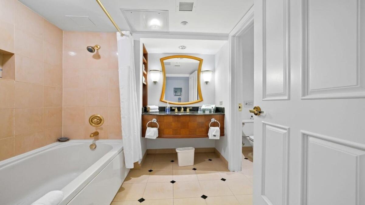 Sleep 4 Boardwalk Stylish By Cozysuites Apartment
