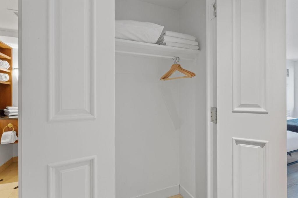 Sleep 6 Bold 1br 2ba Beachfront By Cozysuites