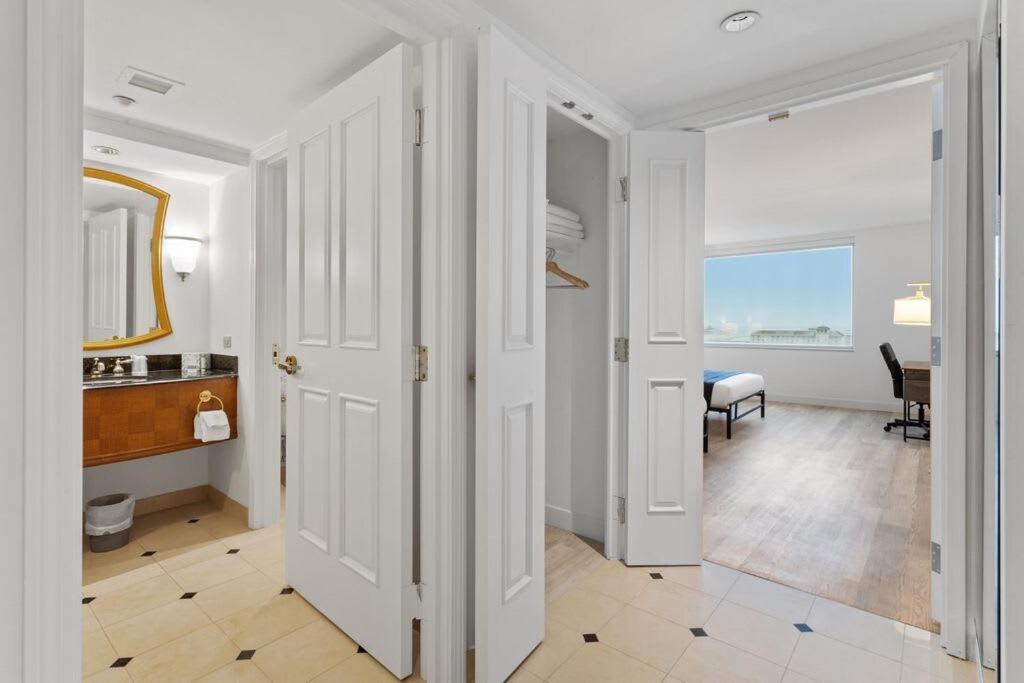 Sleep 6 Bold 1br 2ba Beachfront By Cozysuites *