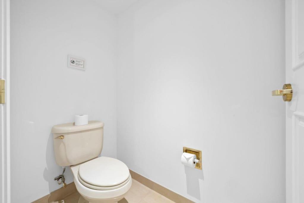 Cozysuites Beachfront 2br 3ba Apartment