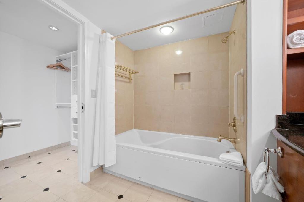 Cozysuites Beachfront 2br 3ba *