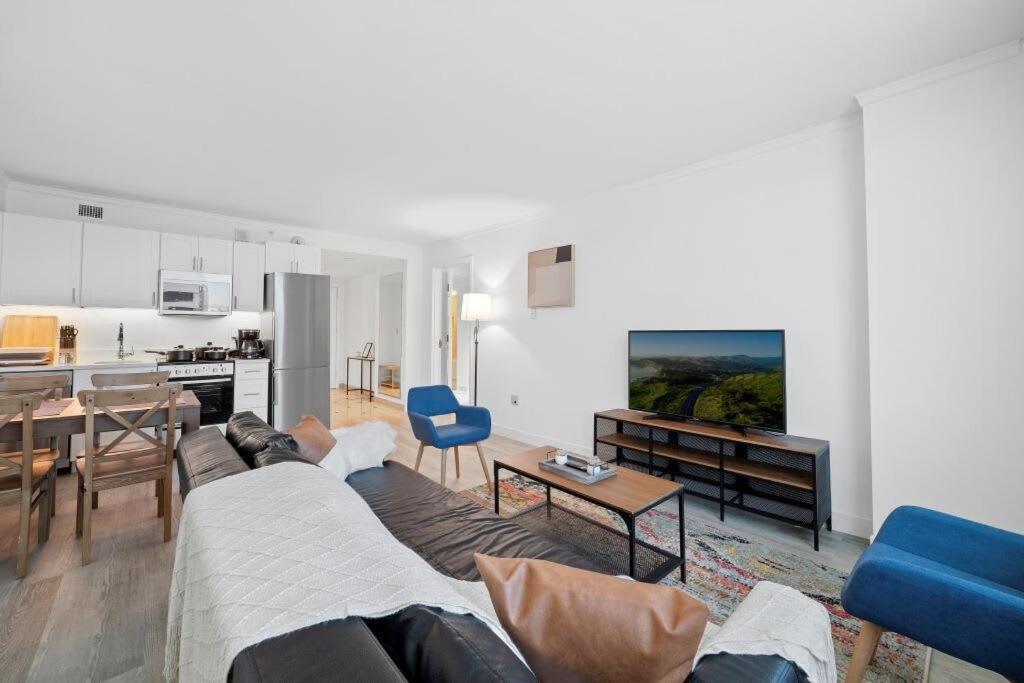 Cozysuites Beachfront 2br 3ba