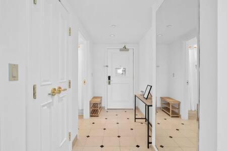 Cozysuites At Showboat Bold 2br 3ba Beachfront Apartment
