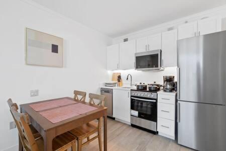 Cozysuites At Showboat Bold 2br 3ba Beachfront Apartment
