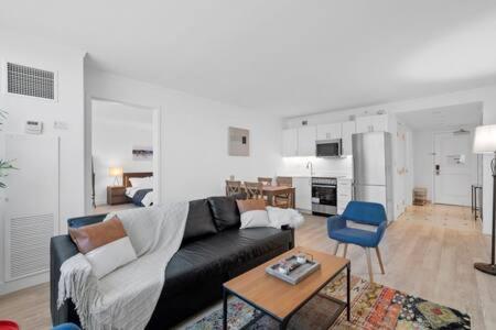 Cozysuites At Showboat Bold 2br 3ba Beachfront Apartment *