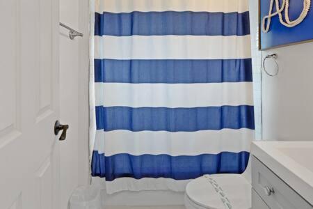 Hot Tub By The Bay - 4bd 2ba Holiday home