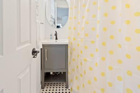 Hot Tub By The Bay - 4bd 2ba Holiday home