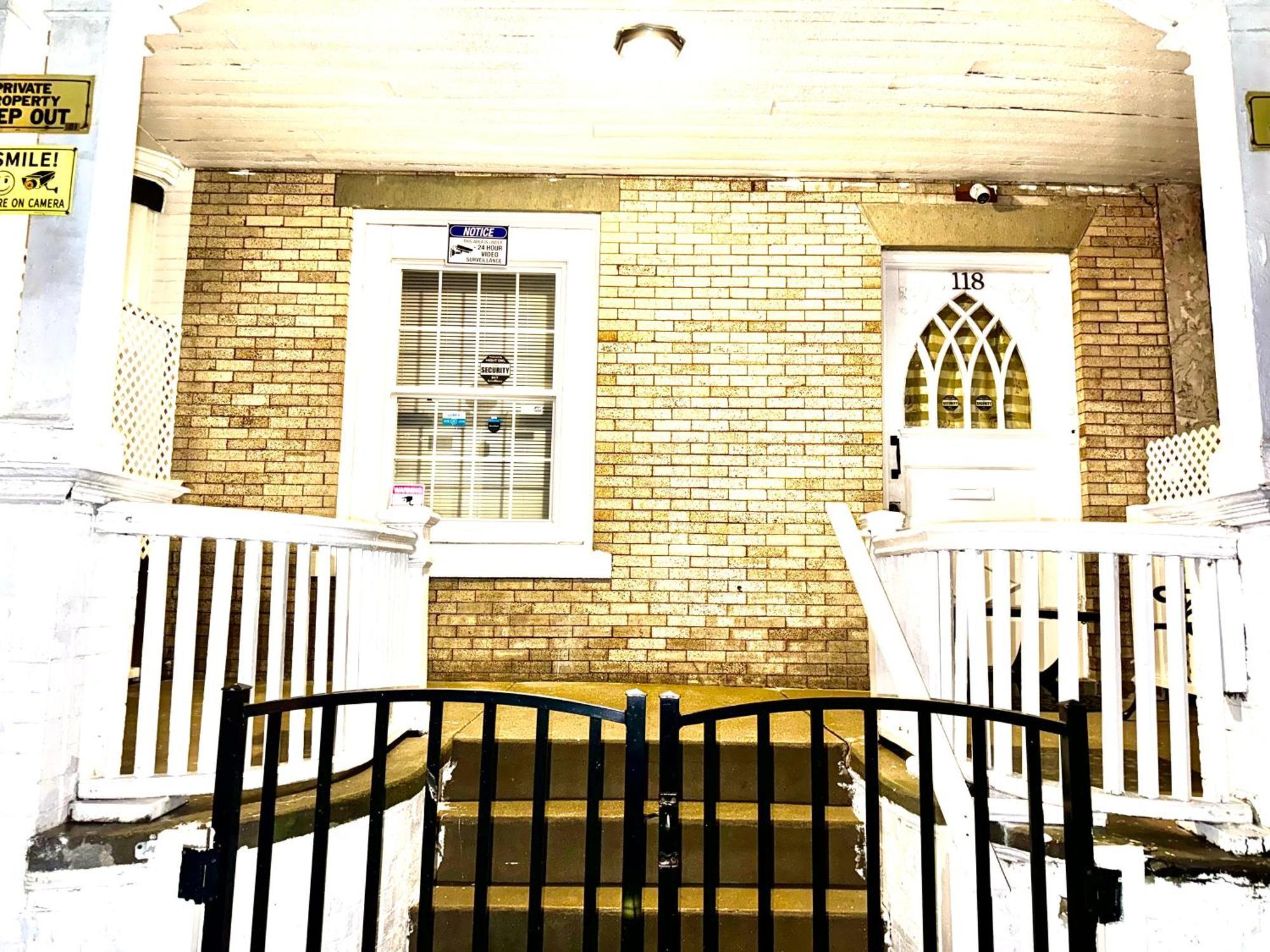 3 Bedrooms, Boardwalk Duplex Beachblock Home! Holiday home Atlantic City