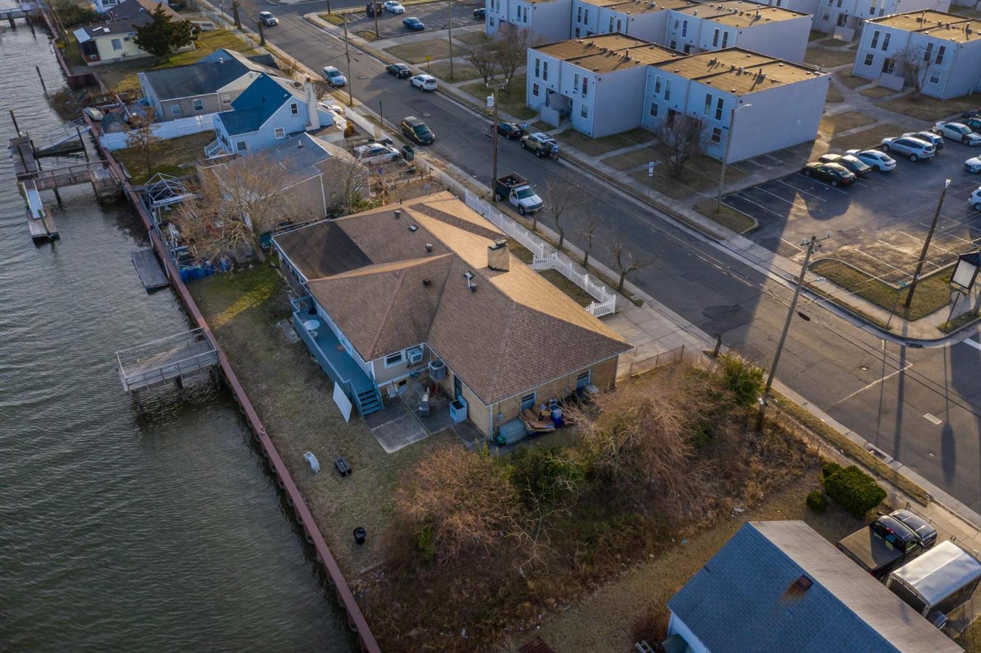 Spacious Waterfront Atlantic Living With Rec *