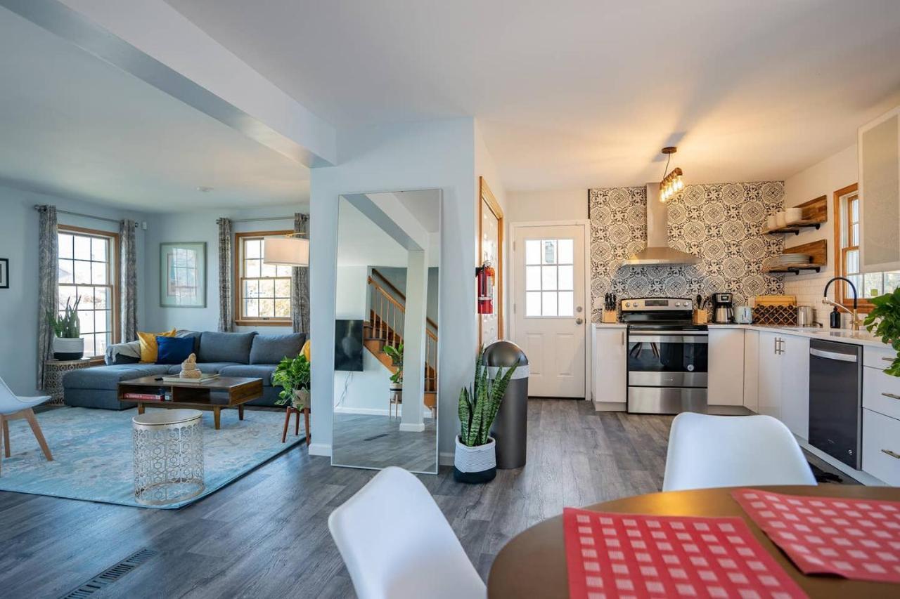 Holiday home New Luxury Family Getaway With Designer Touches *