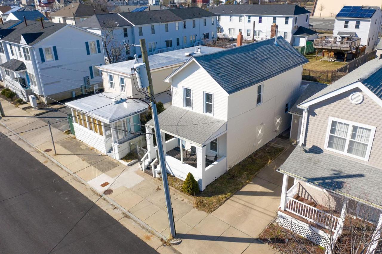 Bright Renovated 4br 2ba Atlantic House Steps From Boardwalk Holiday home