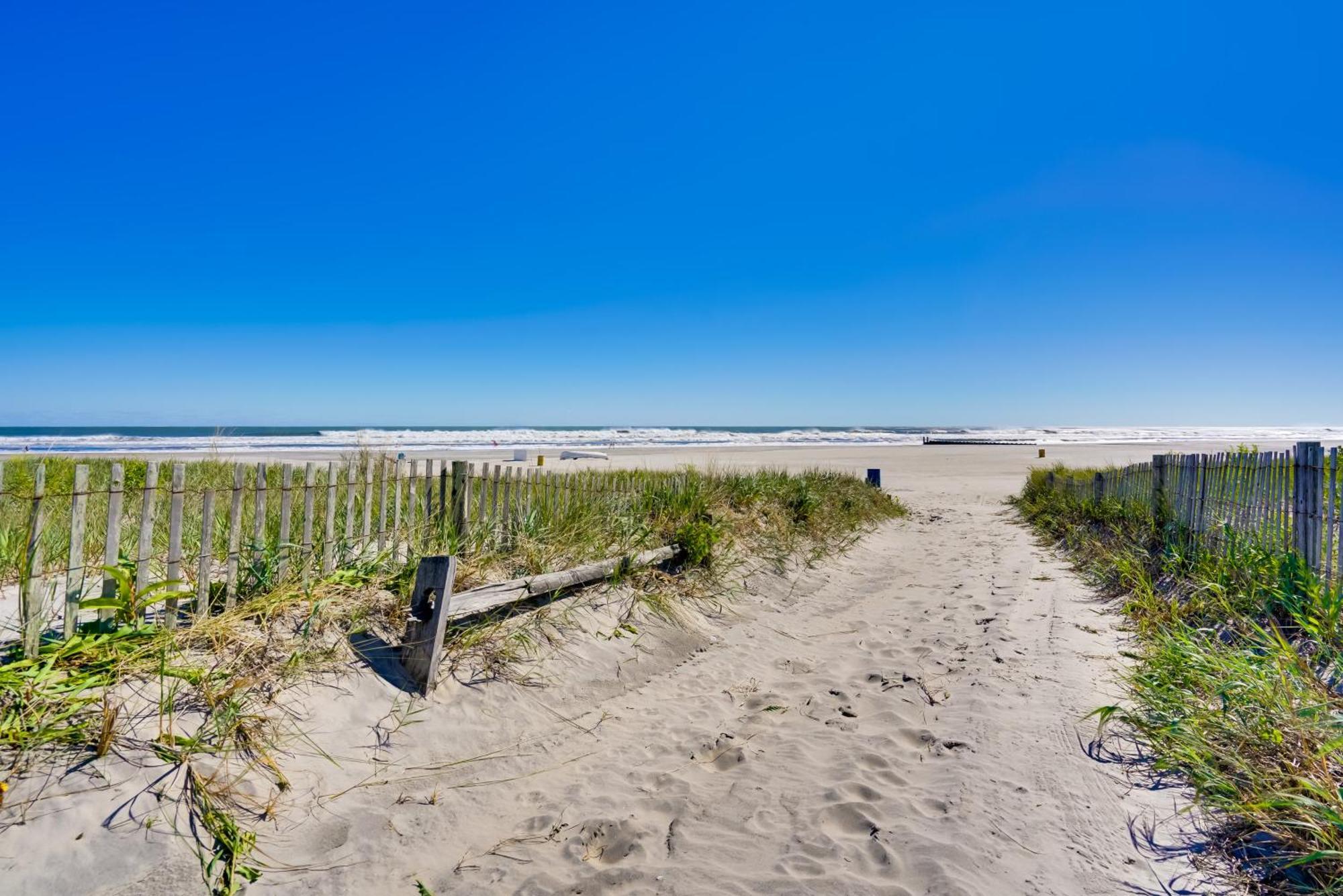 Idyllic Atlantic - 1 Block To Holiday home